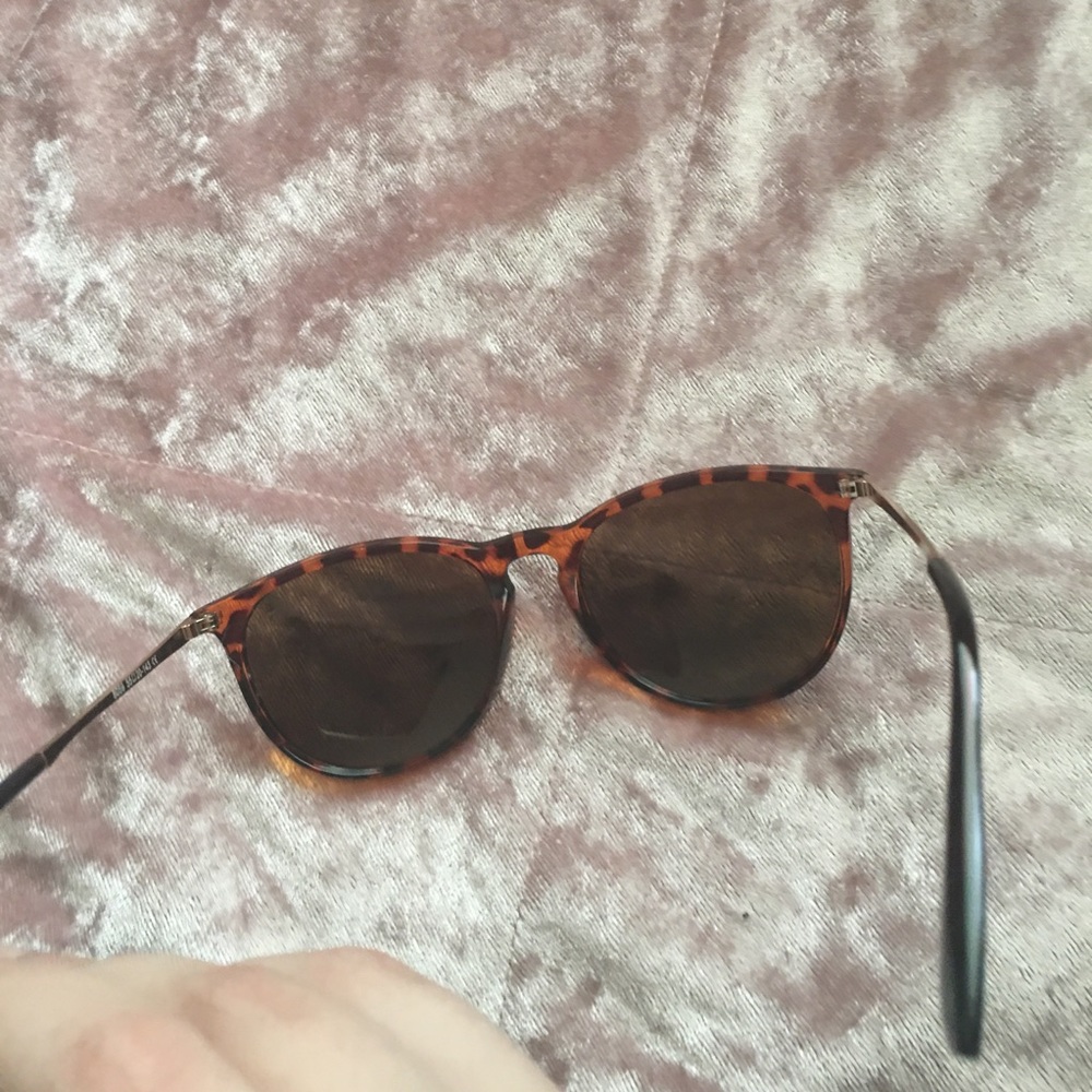 Sunglasses - Picture 8 of 11
